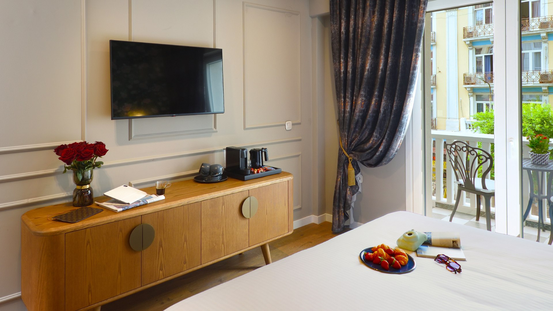 superior-room-the-oscar-olympic-hotel-3.jpg